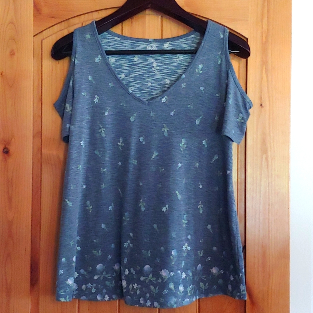 SO Cold shoulder top